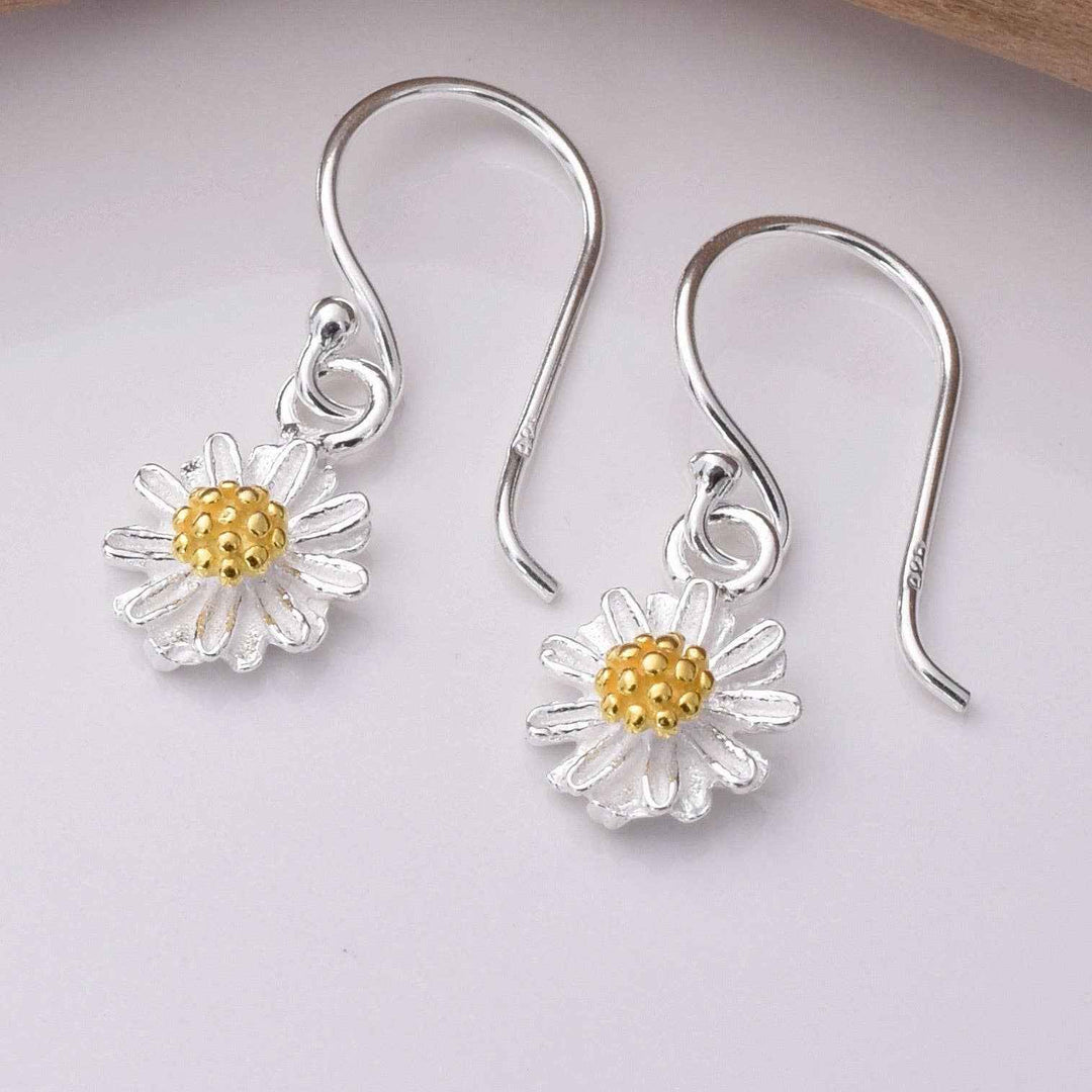 Charming 925 Silver Daisy Earrings for Everyday Elegance